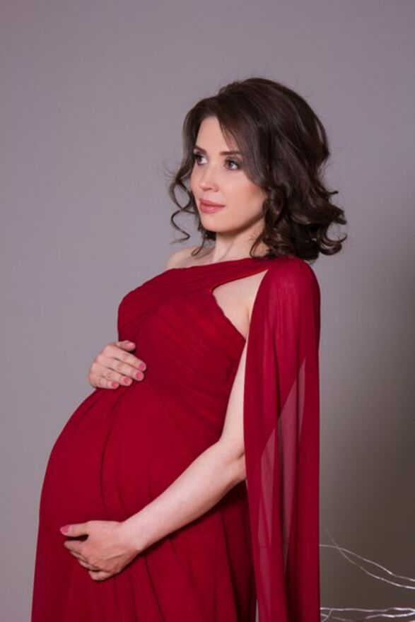 Вечерний платья для беременных напрокат. Платье напрокат беременной. Прокат платьев для беременных. Беременный прокат